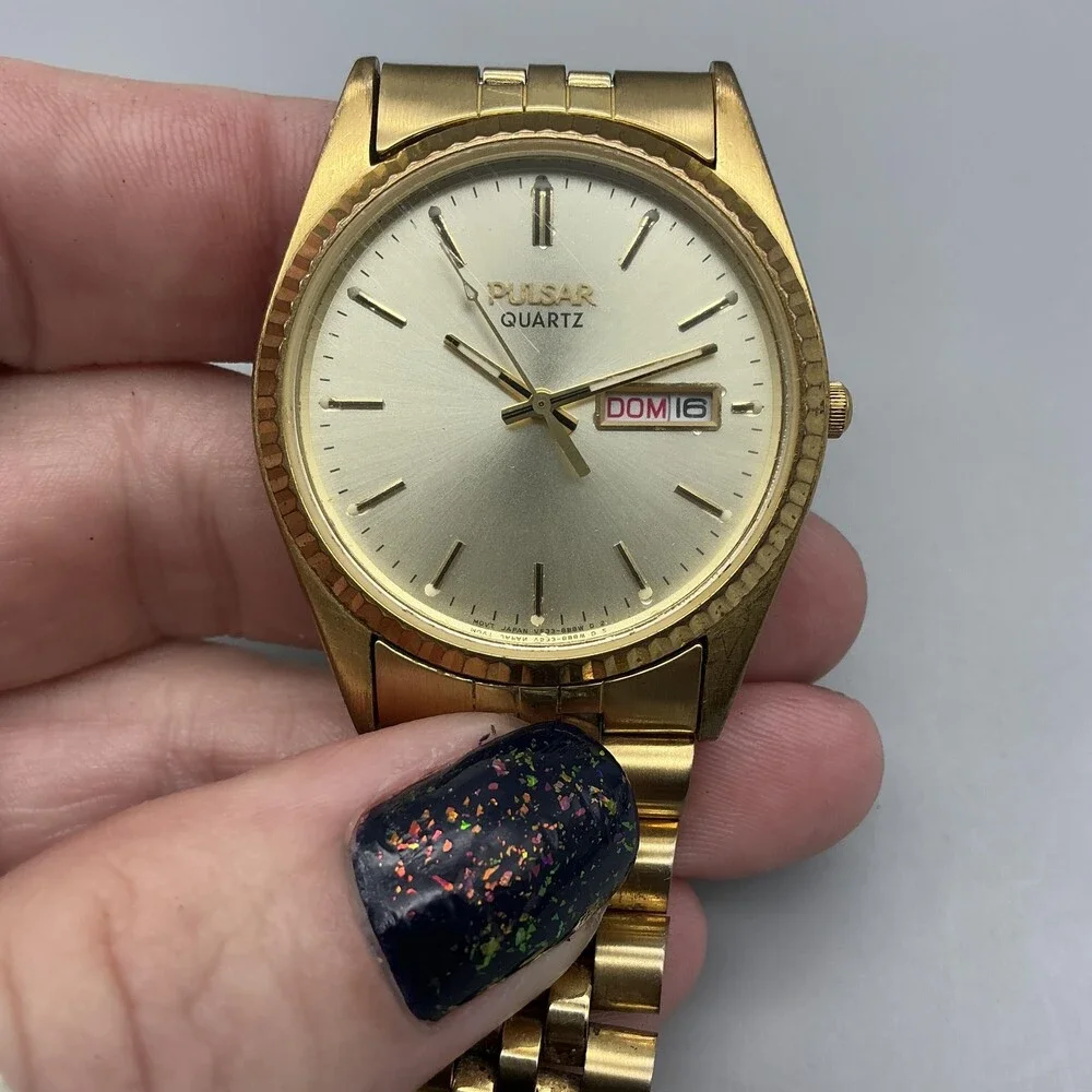 Vintage Pulsar V533-8B50 Mens Watch 35mm Gold Tone Day Date New Battery 7.5